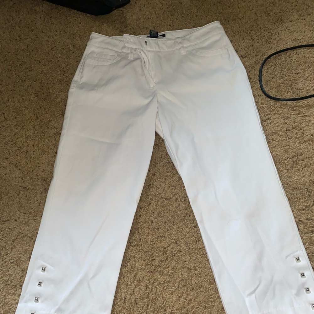 White dress pants, capris length brand new without tags